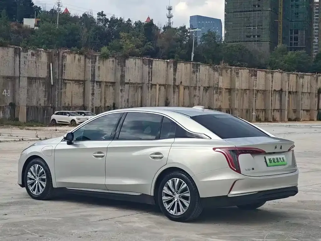 Hongqi E-QM5 — фото 4