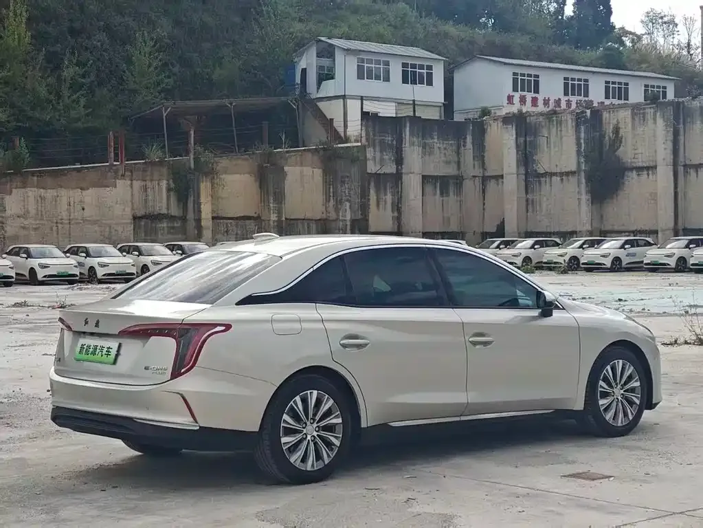 Hongqi E-QM5 — фото 8