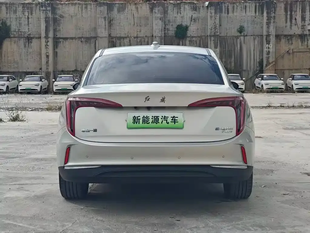 Hongqi E-QM5 — фото 3