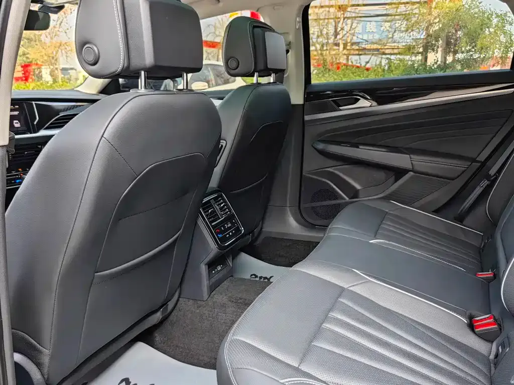 Volkswagen Passat — фото 7
