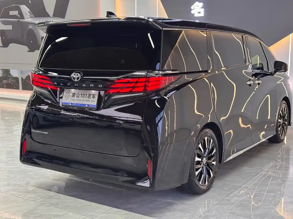 Toyota Alphard — фото 8