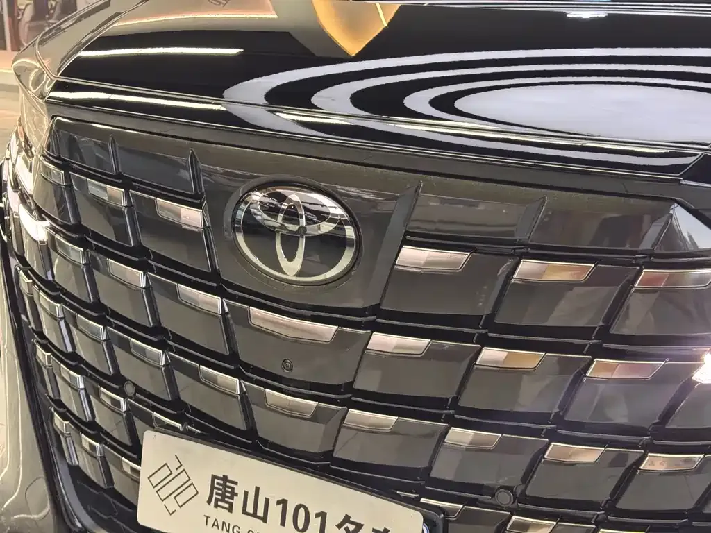 Toyota Alphard — фото 2