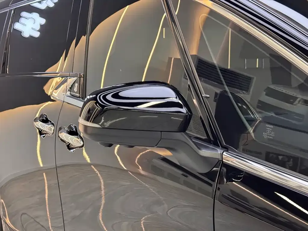 Toyota Alphard — фото 9