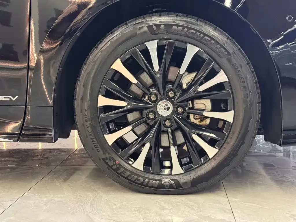 Toyota Alphard — фото 6