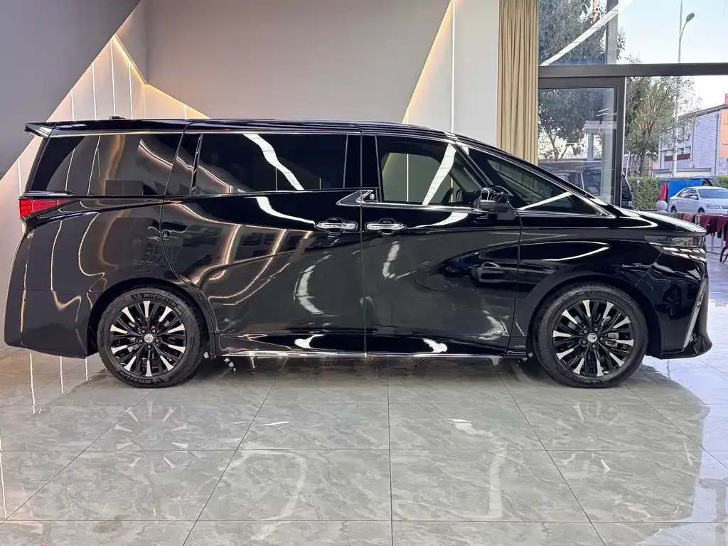Toyota Alphard — фото 7