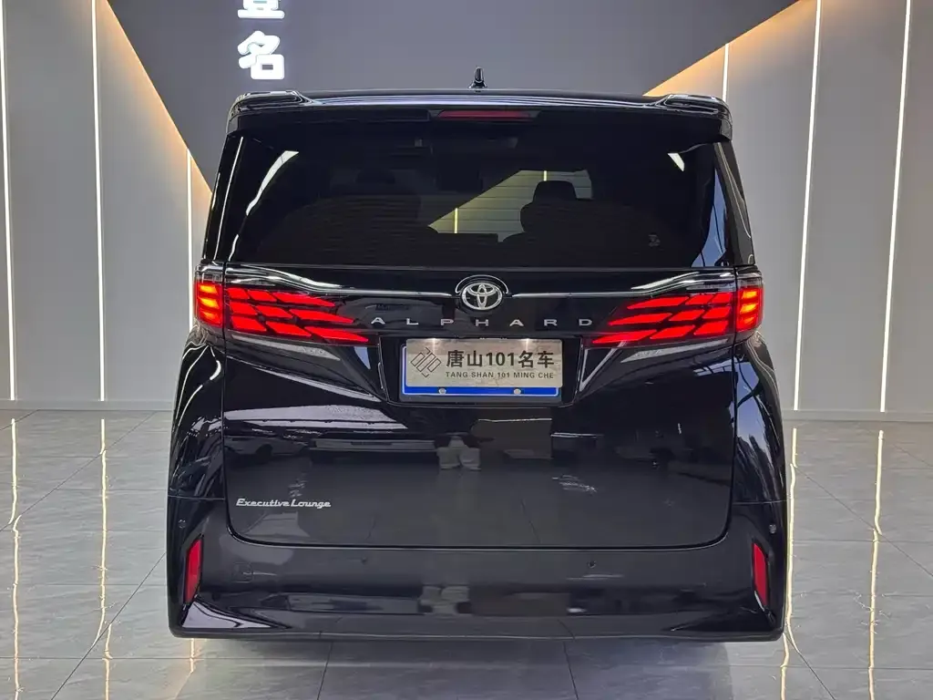 Toyota Alphard — фото 5