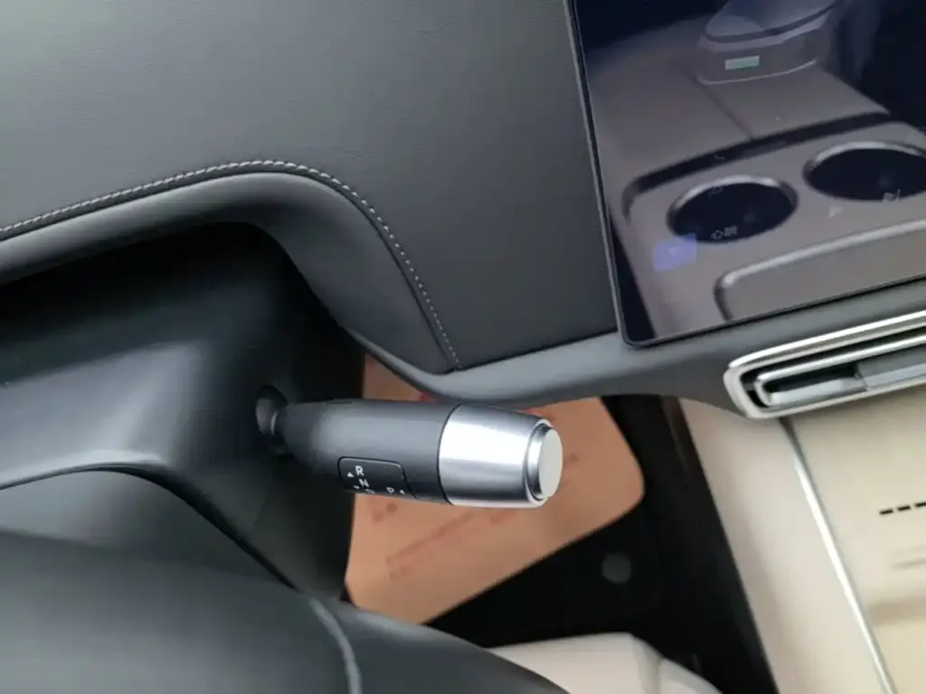 Li Auto L6 — фото 4