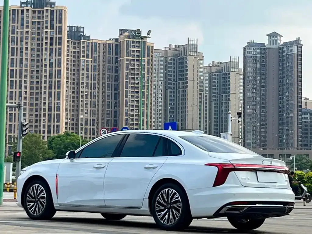 Hongqi H5 — фото 2