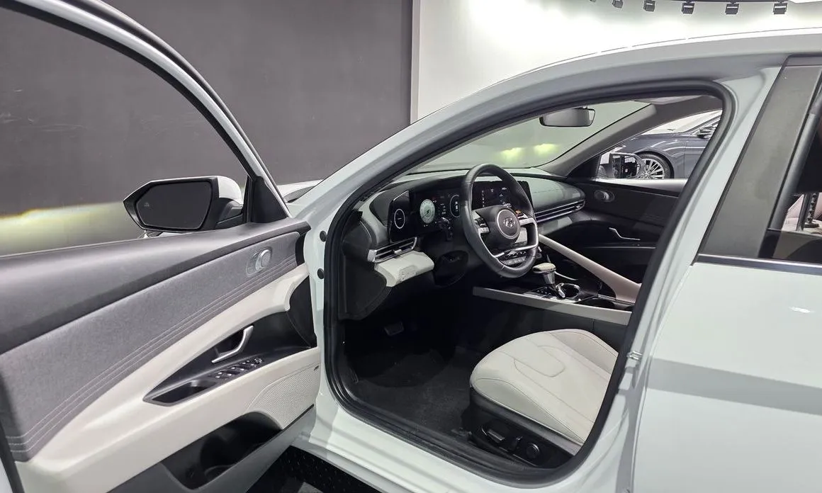 Hyundai AVANTE — фото 2