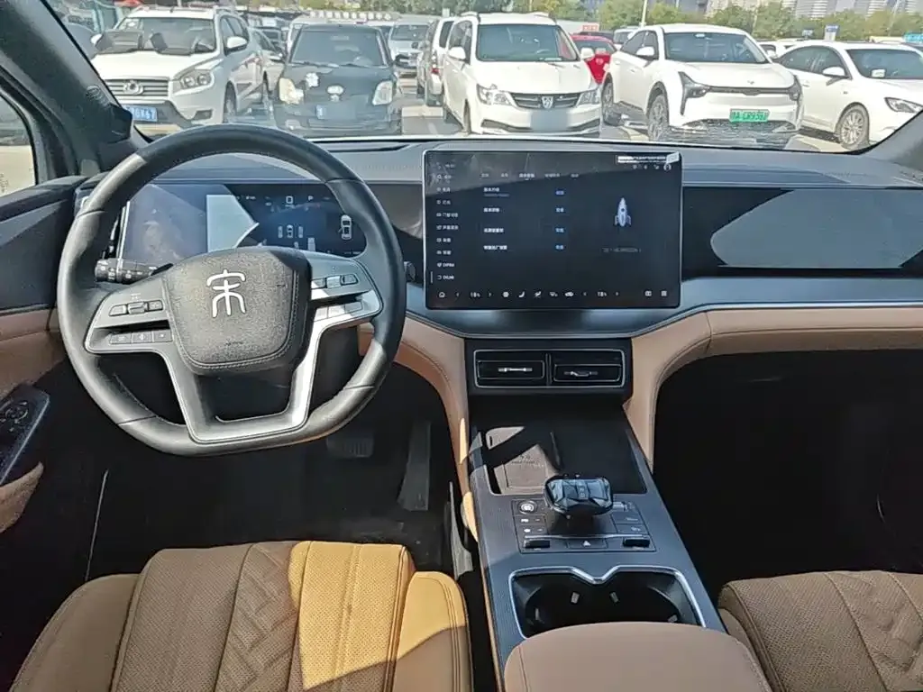 BYD L DM-i — фото 6