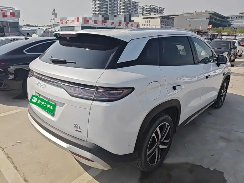 BYD L DM-i — фото 4