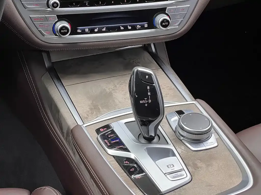 BMW 7 Series — фото 6