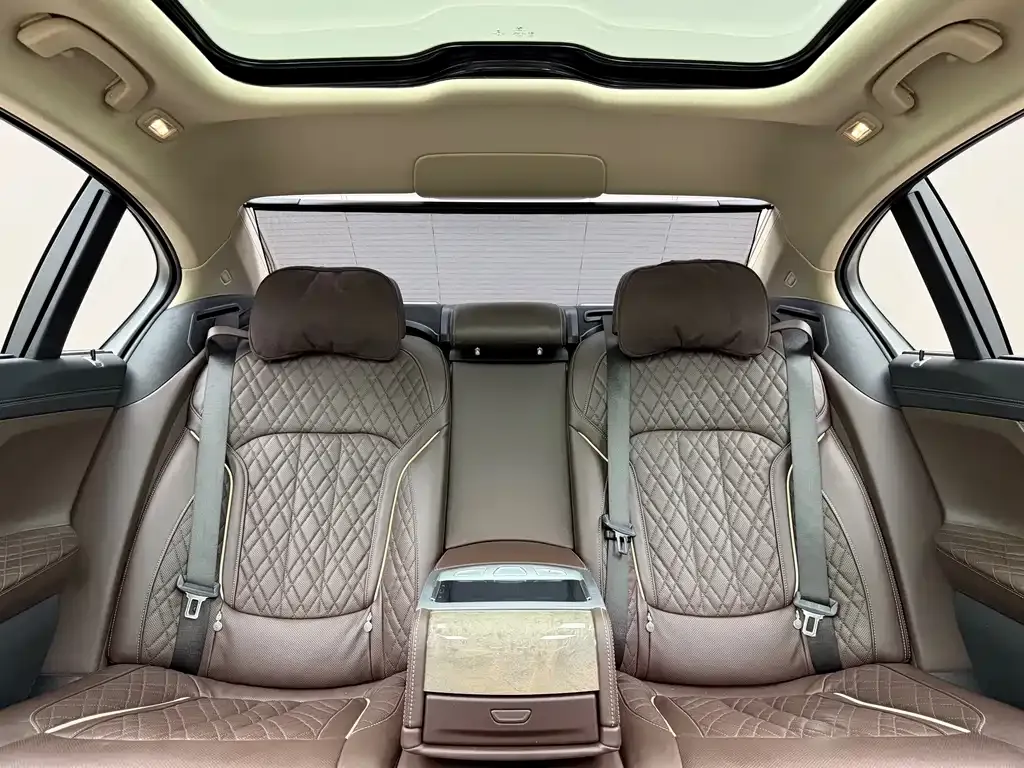 BMW 7 Series — фото 10