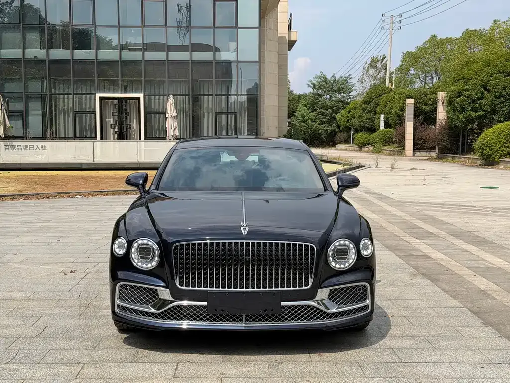 Bentley Flying Spur PHEV — фото 1