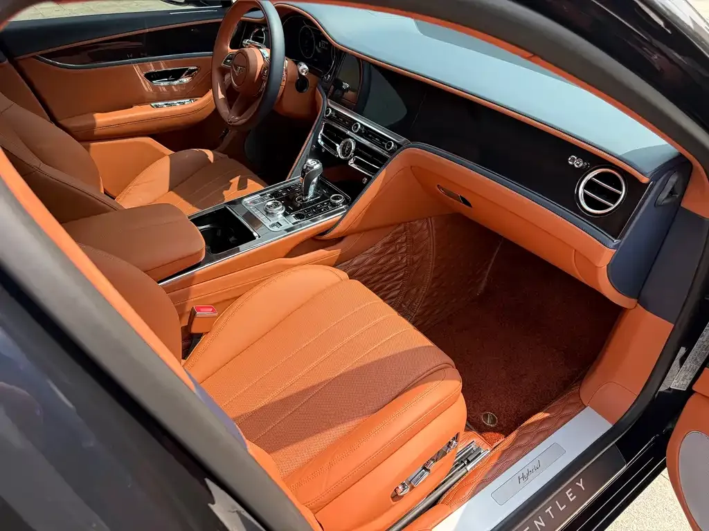 Bentley Flying Spur PHEV — фото 3
