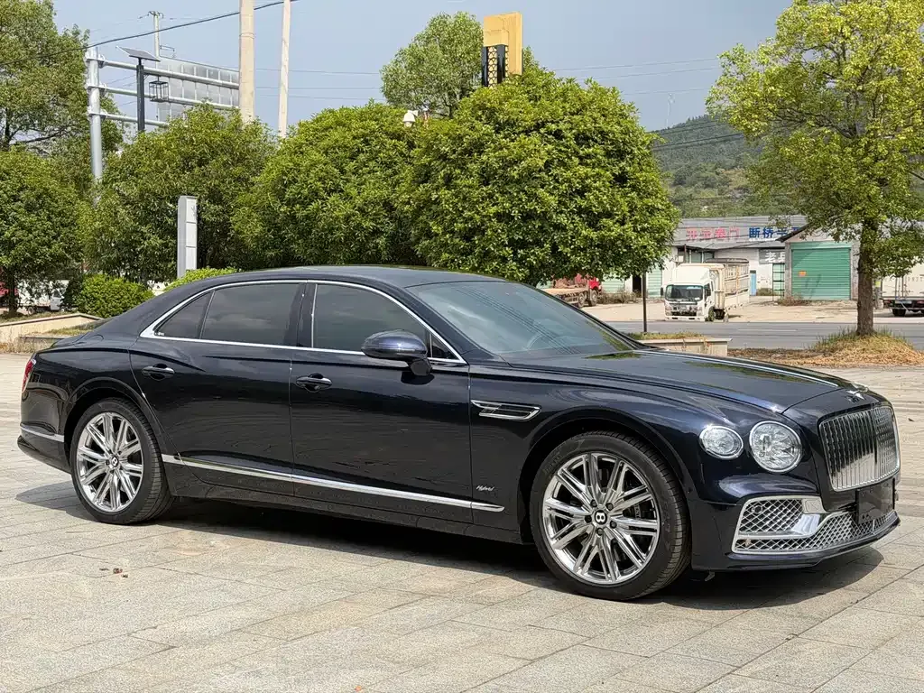 Bentley Flying Spur PHEV — фото 10