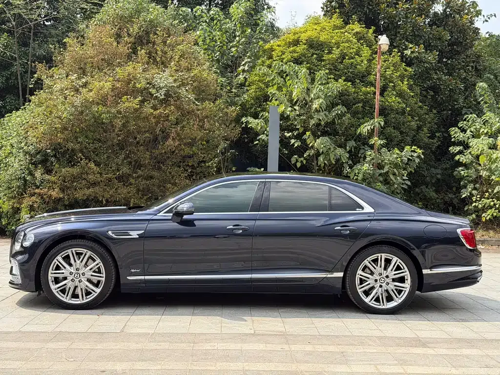 Bentley Flying Spur PHEV — фото 9