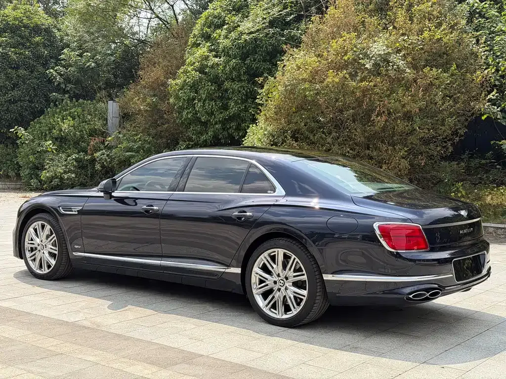 Bentley Flying Spur PHEV — фото 5