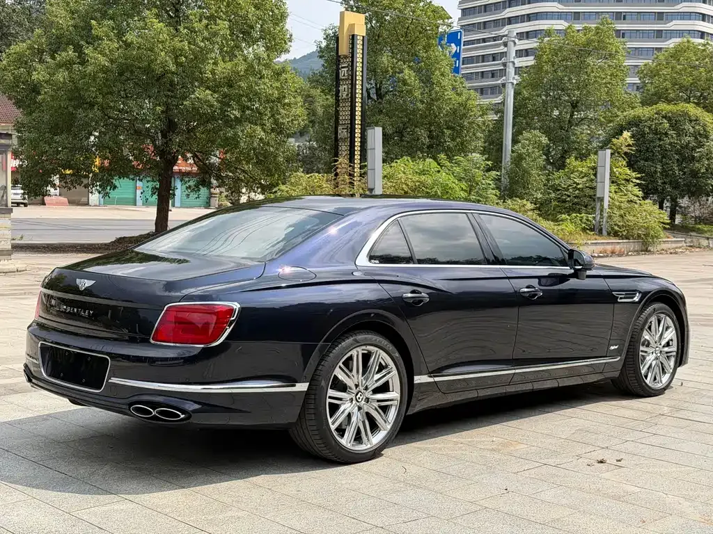 Bentley Flying Spur PHEV — фото 8