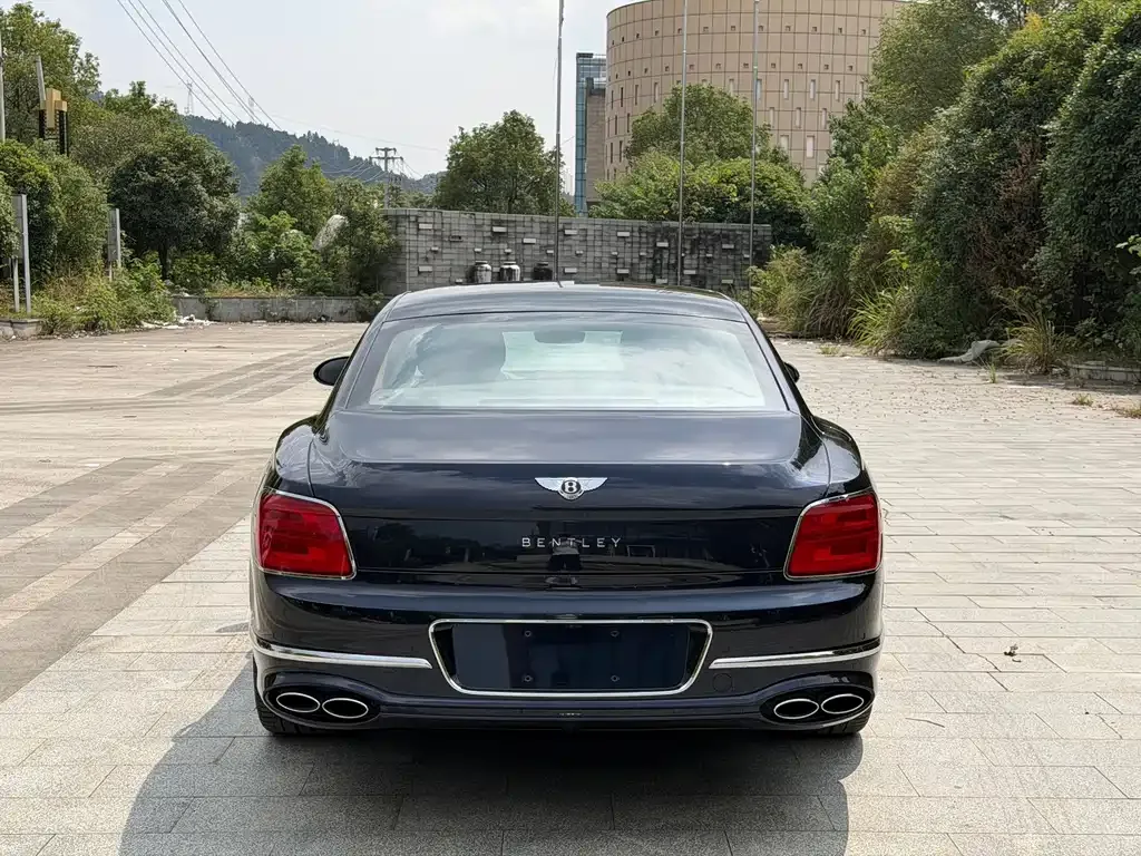 Bentley Flying Spur PHEV — фото 2