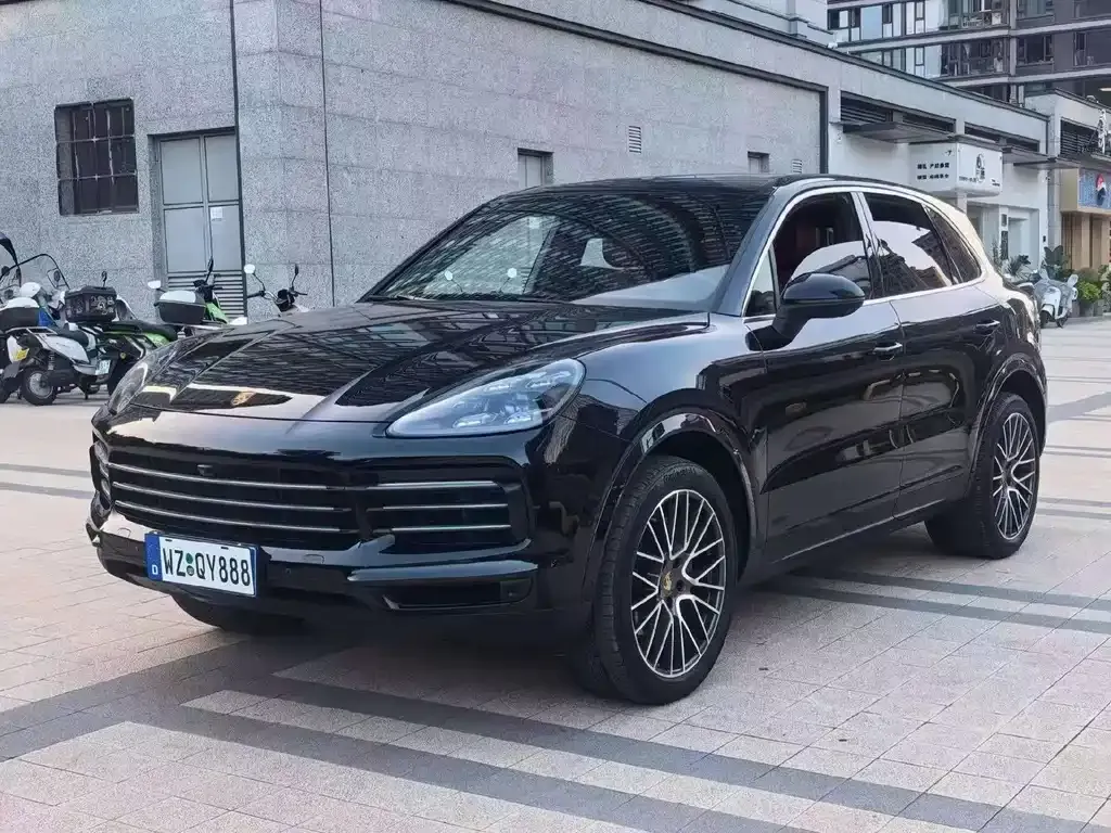 Porsche Cayenne — фото 1