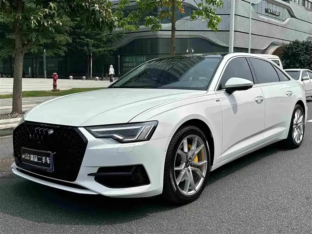 Audi A6L — фото 1