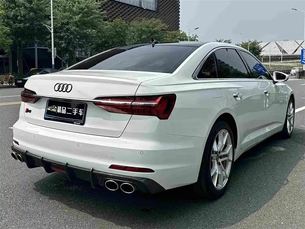 Audi A6L — фото 9