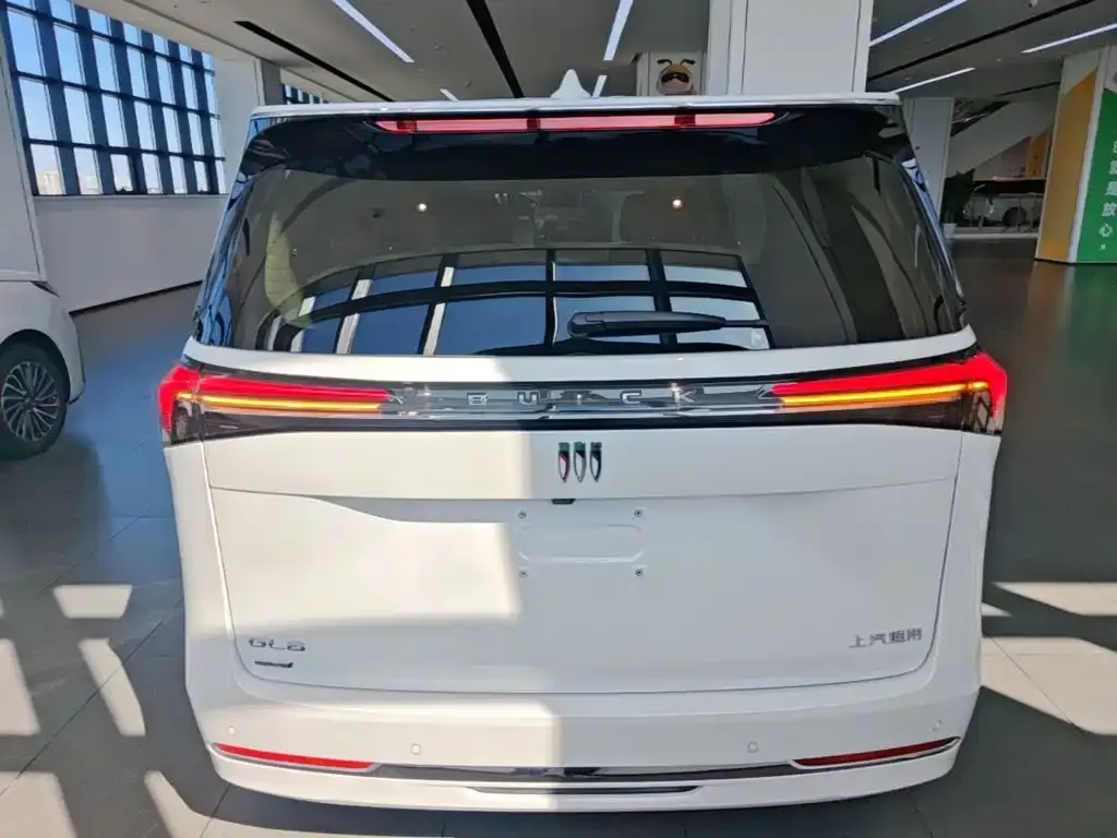 Buick GL8 Hybrid — фото 10