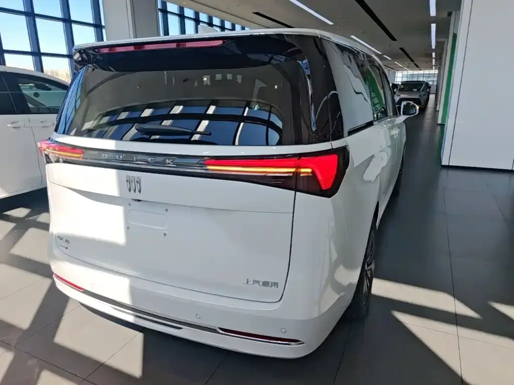 Buick GL8 Hybrid — фото 4