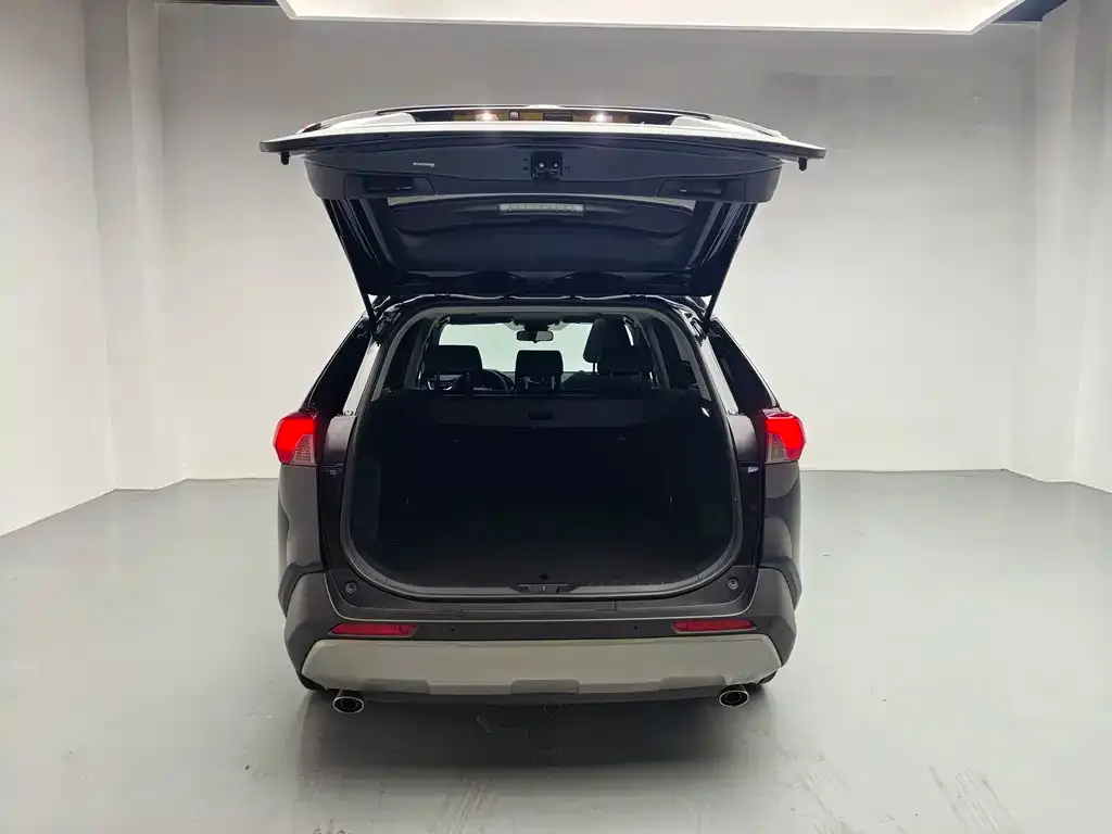 Toyota RAV4 — фото 4