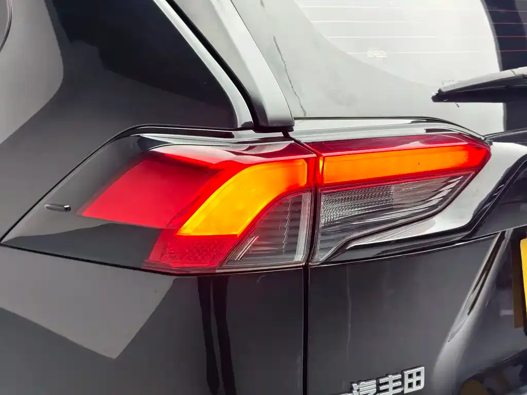 Toyota RAV4 — фото 3