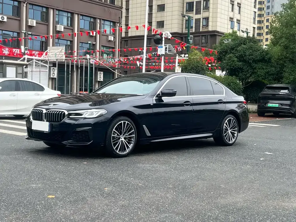 BMW 5 Series — фото 1