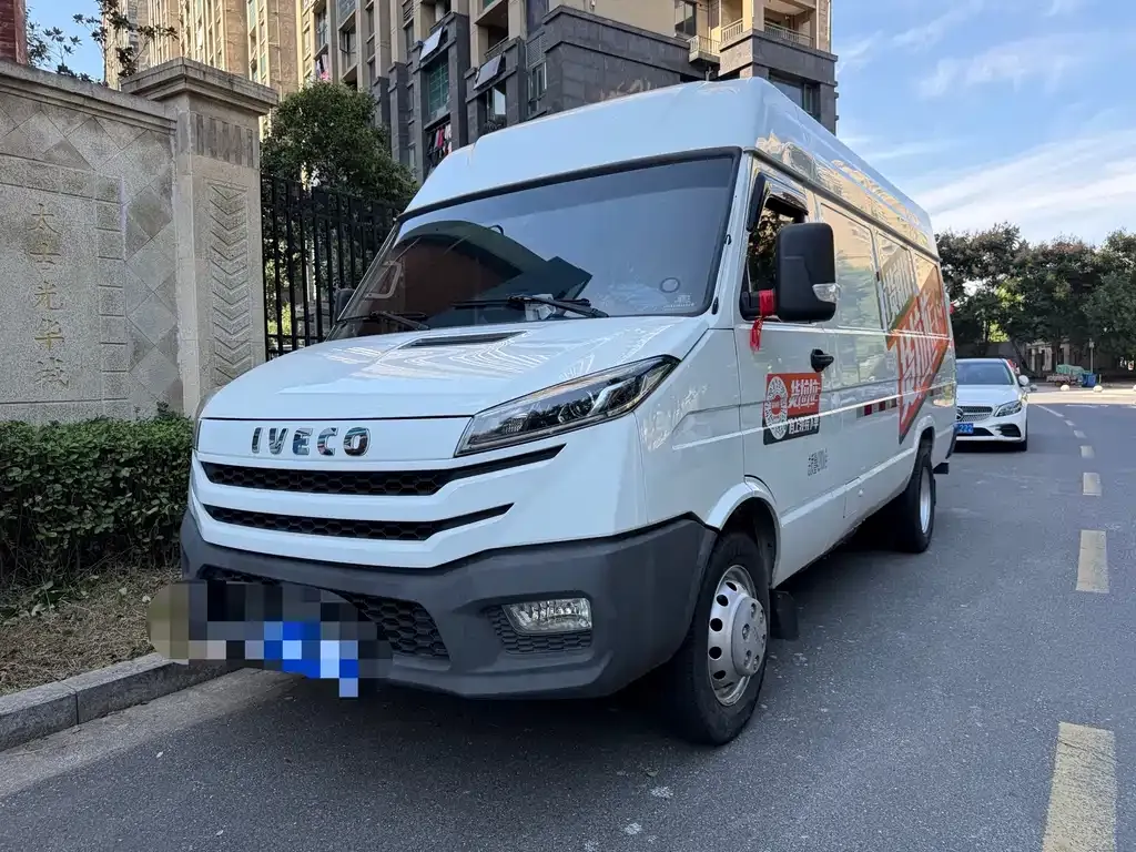 IVECO Daily — фото 1