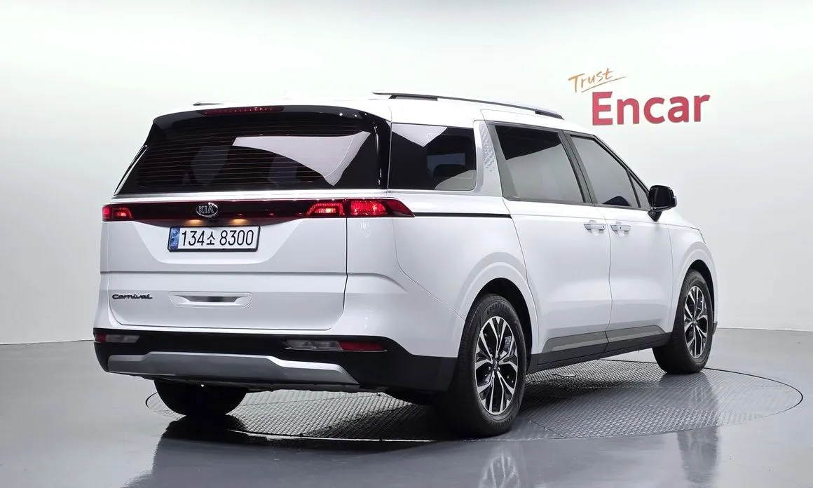 Kia Carnival — фото 10