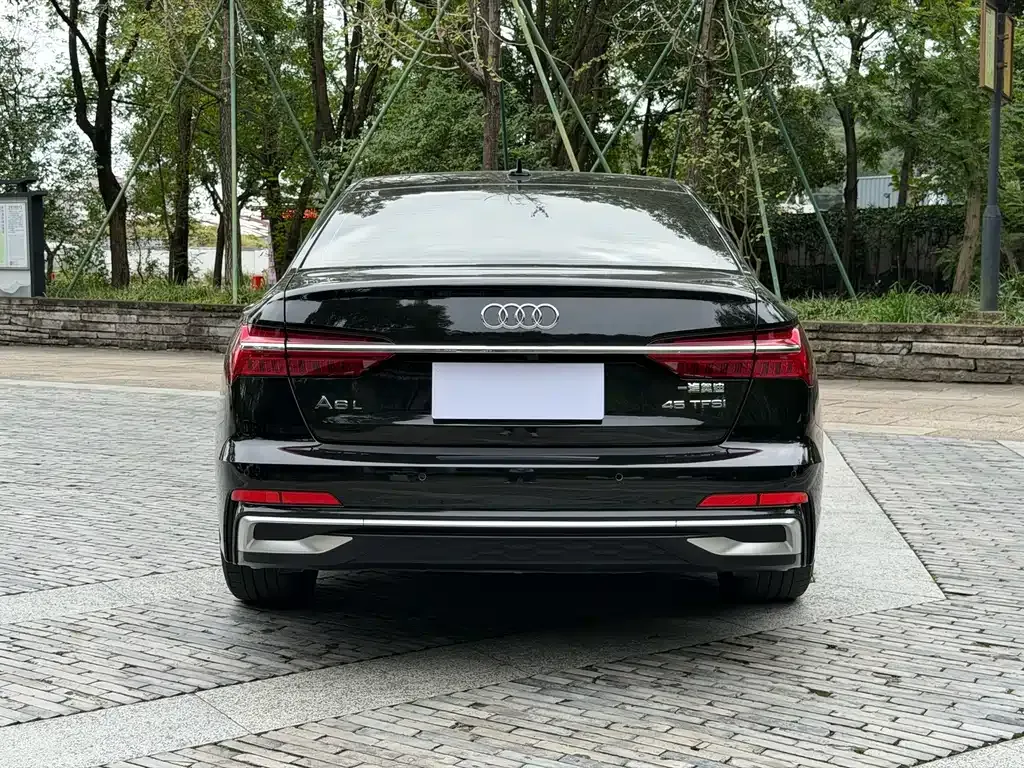 Audi A6L — фото 9