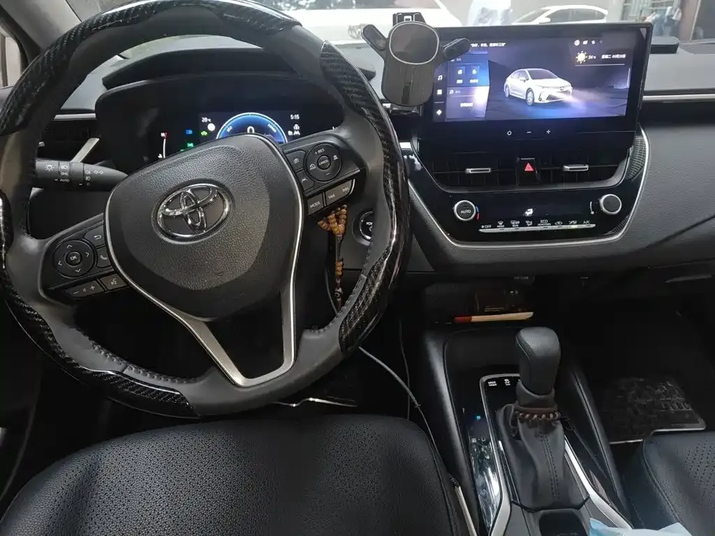 Toyota Corolla — фото 7