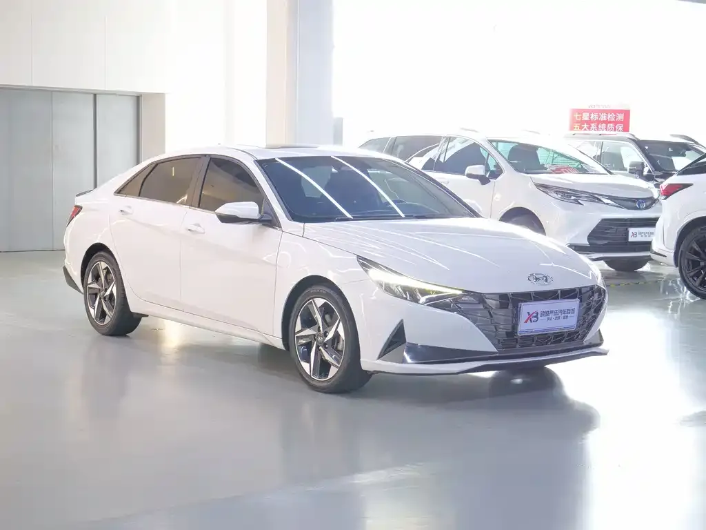 Hyundai Elantra — фото 7
