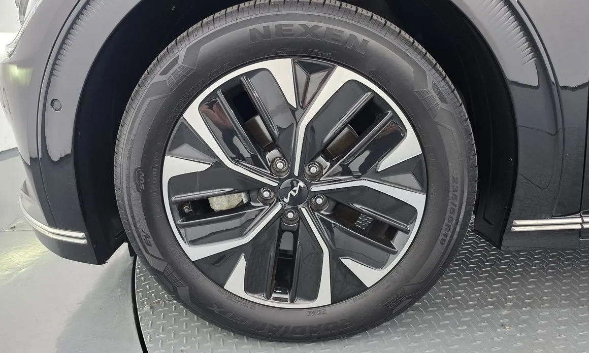 Kia EV6 — фото 10