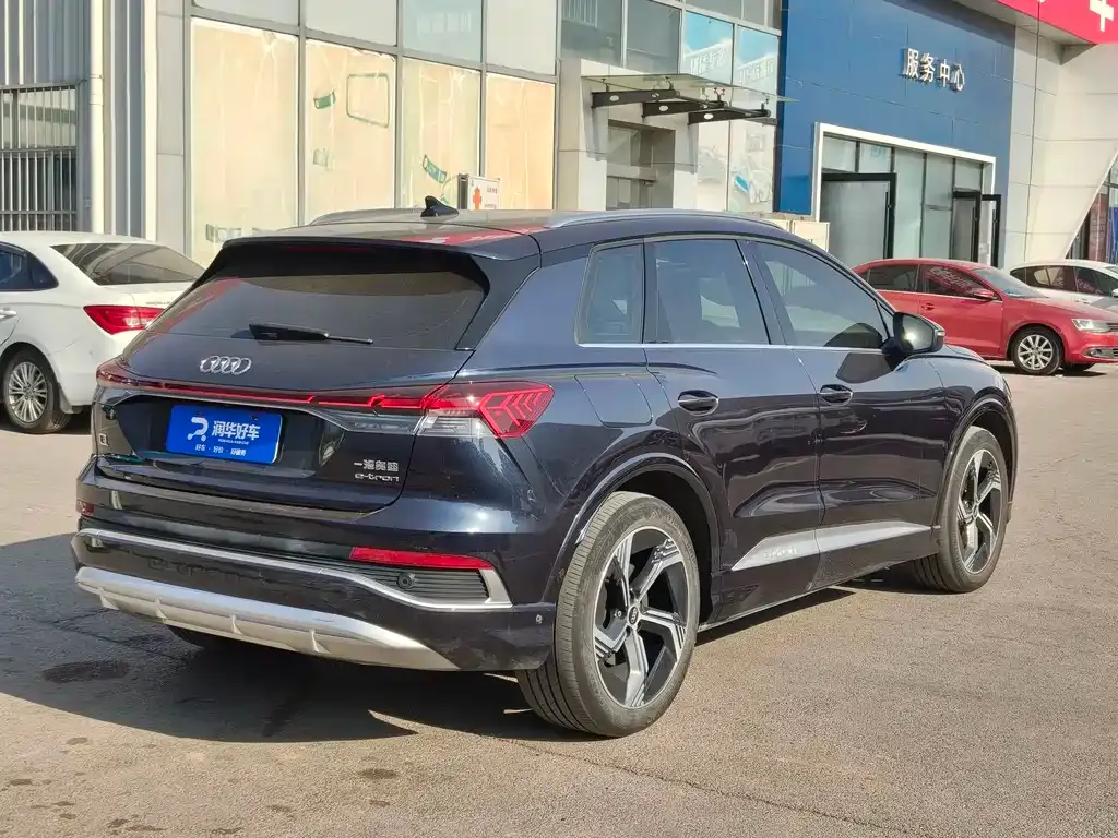Audi Q4 e-tron — фото 10