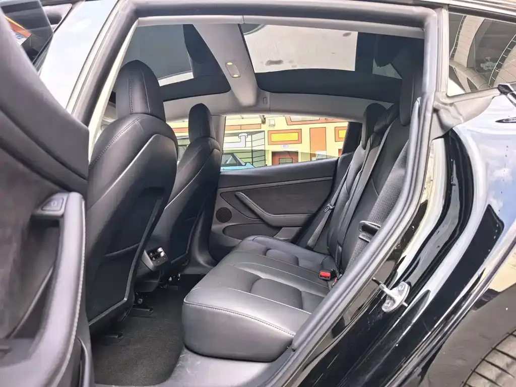Tesla Model 3 — фото 4