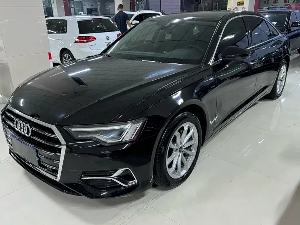 Audi A6L — фото 1