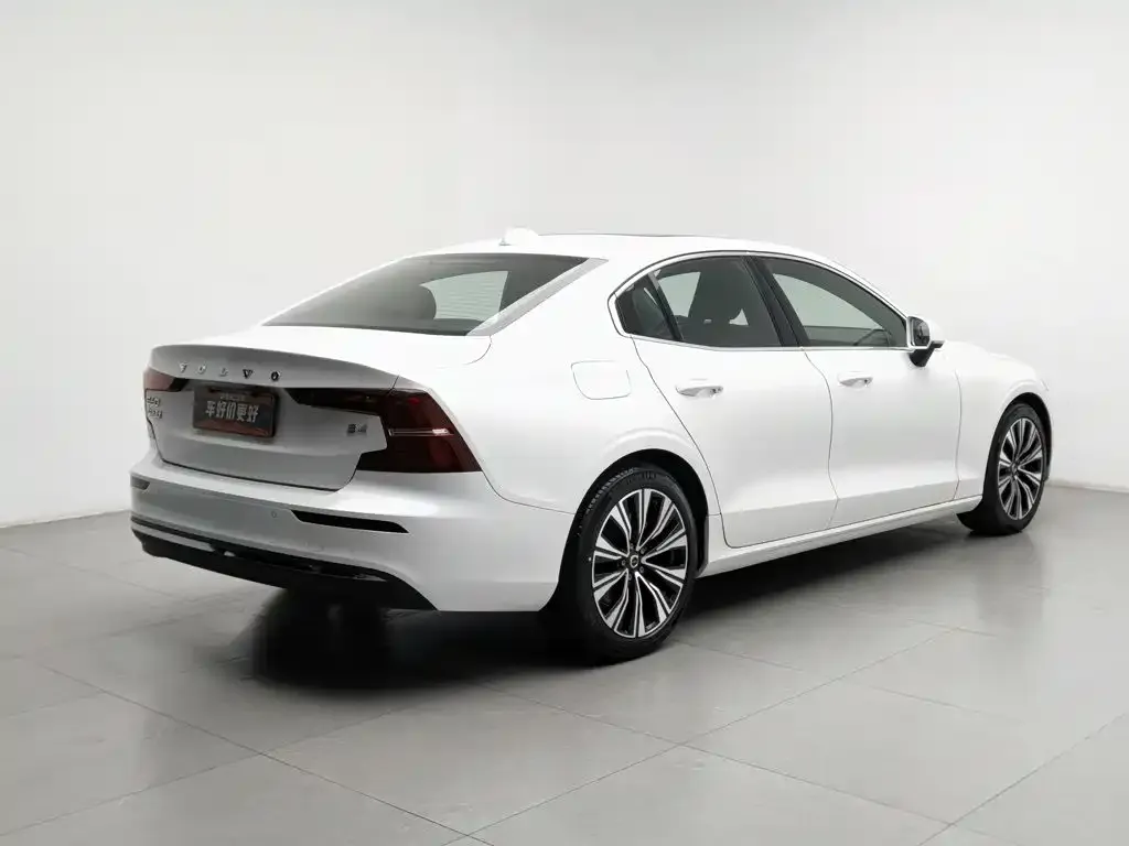 Volvo S60 — фото 10