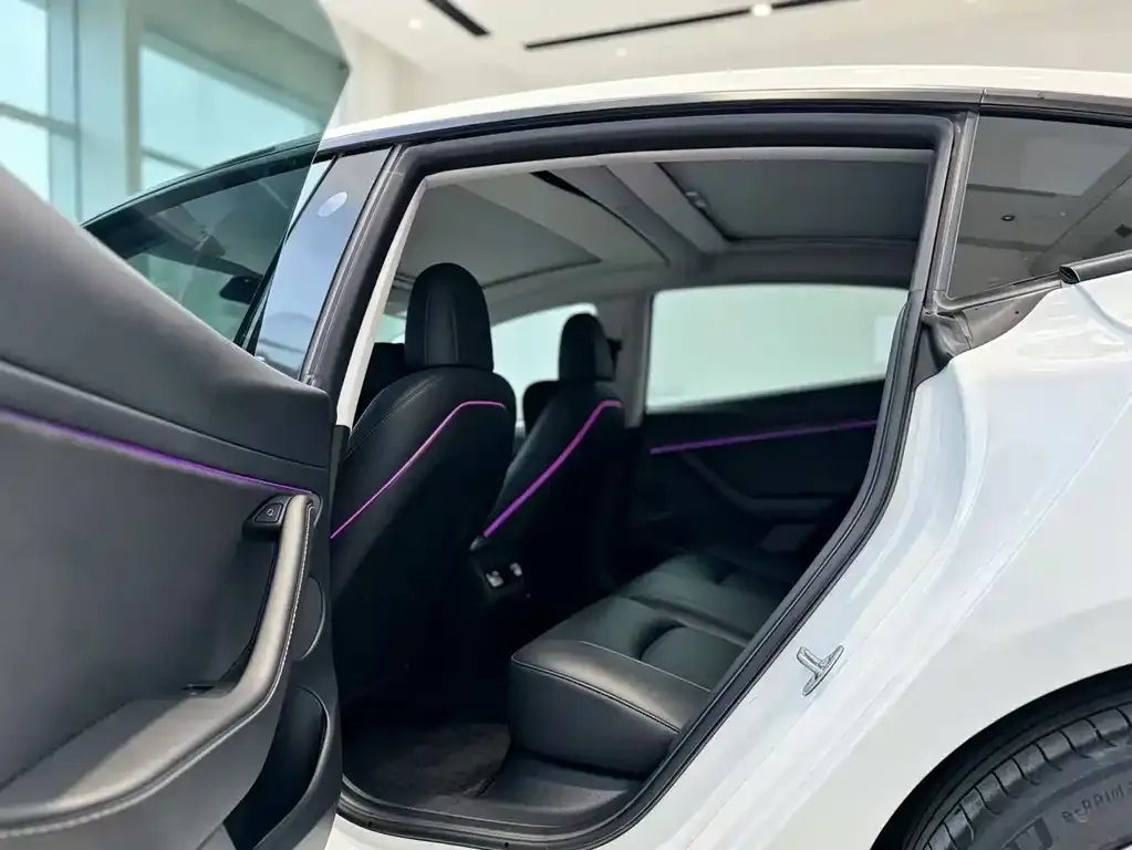 Tesla Model 3 — фото 7
