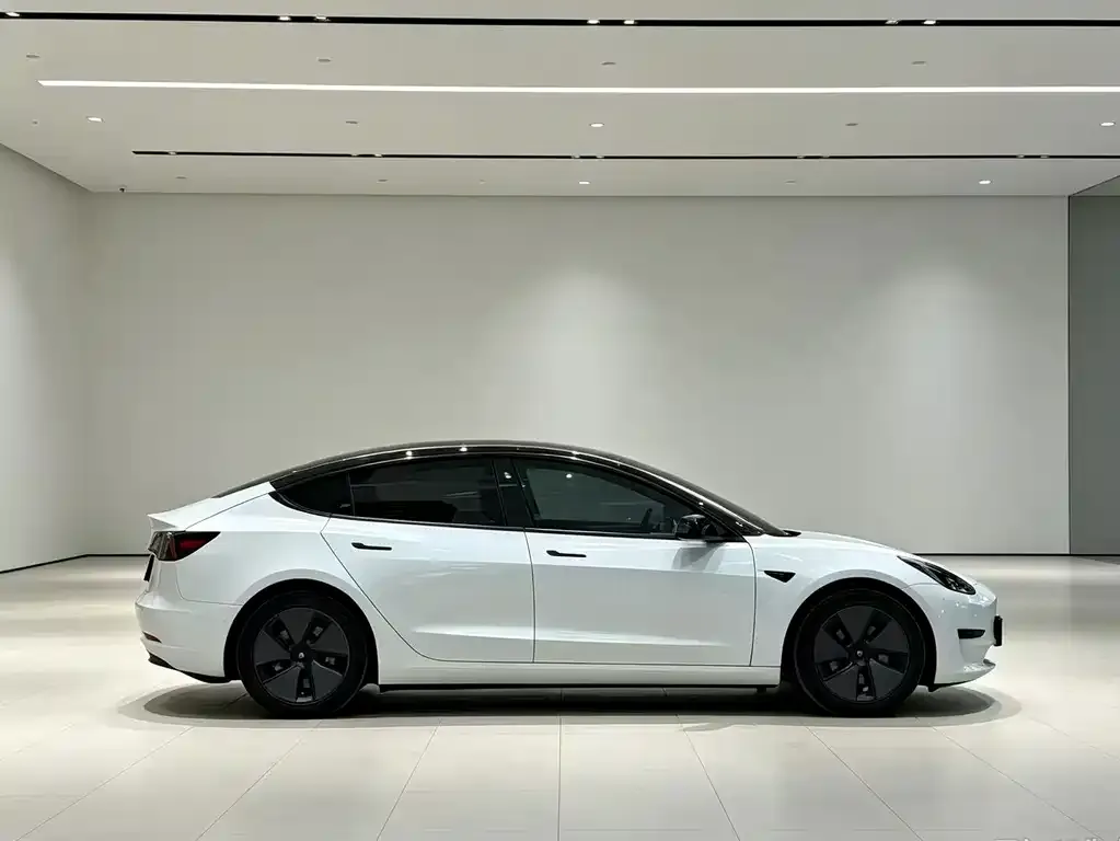 Tesla Model 3 — фото 5