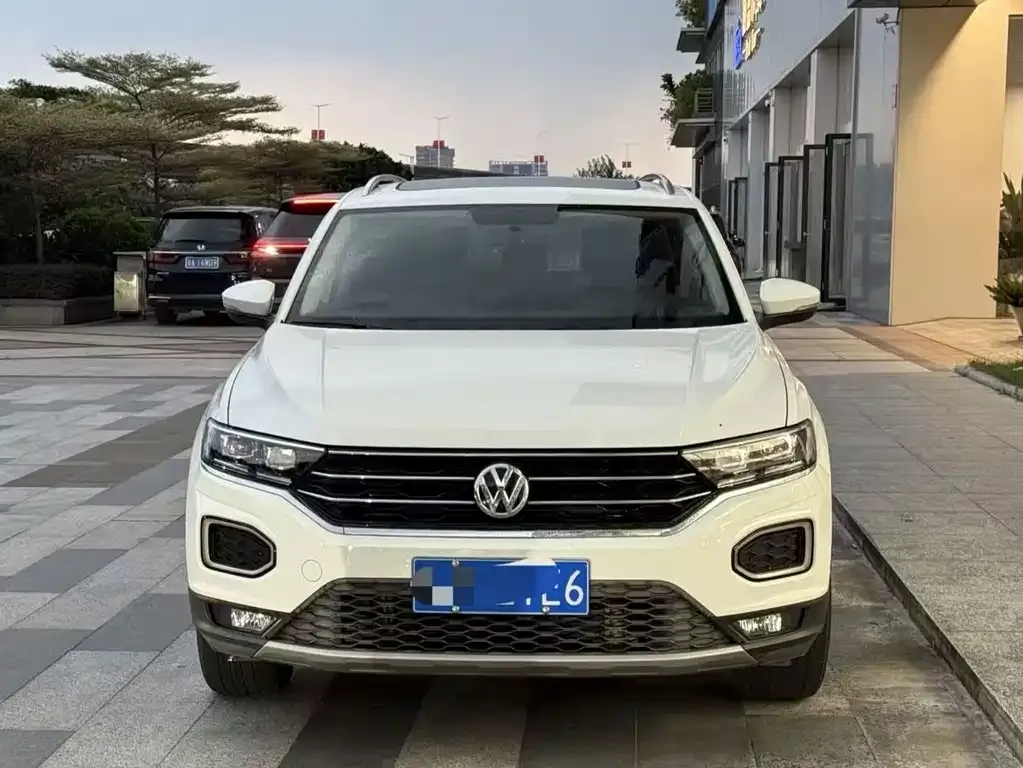 Volkswagen T-Roc — фото 1