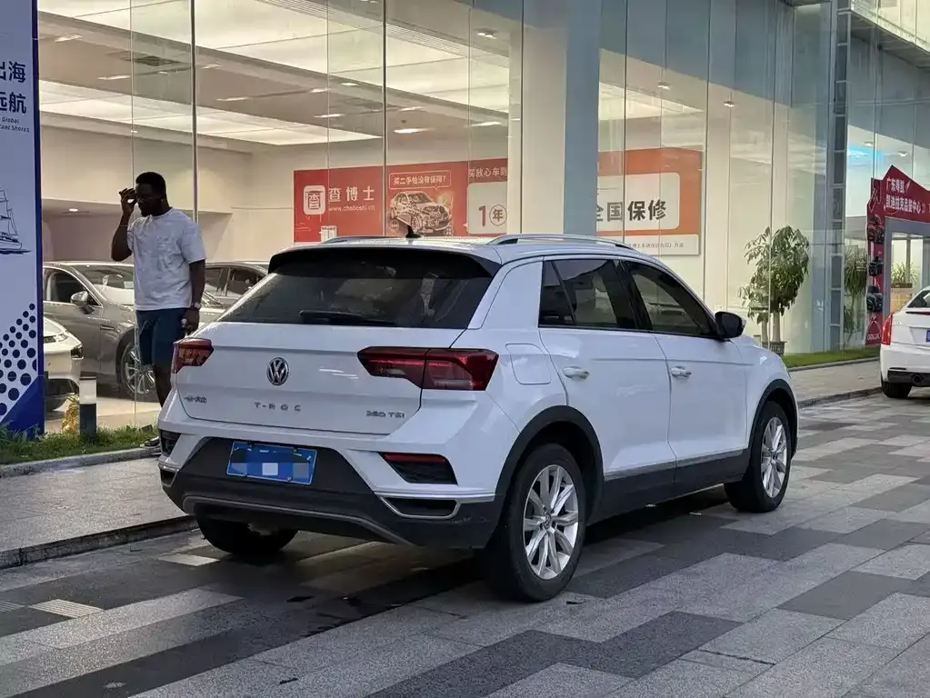 Volkswagen T-Roc — фото 8