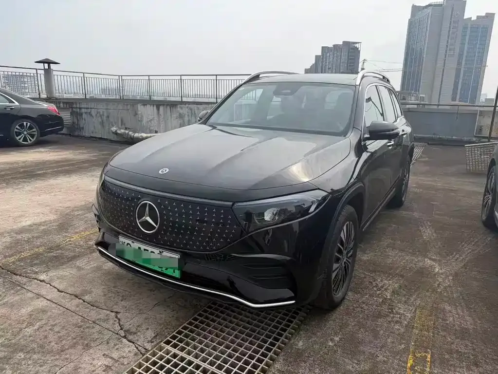Mercedes-Benz EQB — фото 1