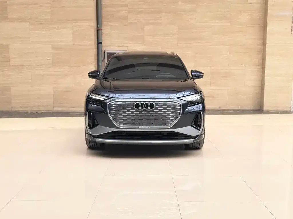 Audi Q4 e-tron — фото 4