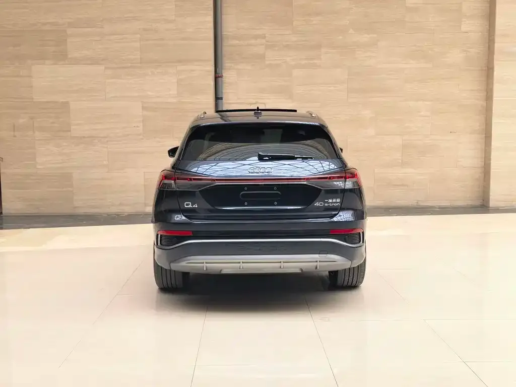 Audi Q4 e-tron — фото 2