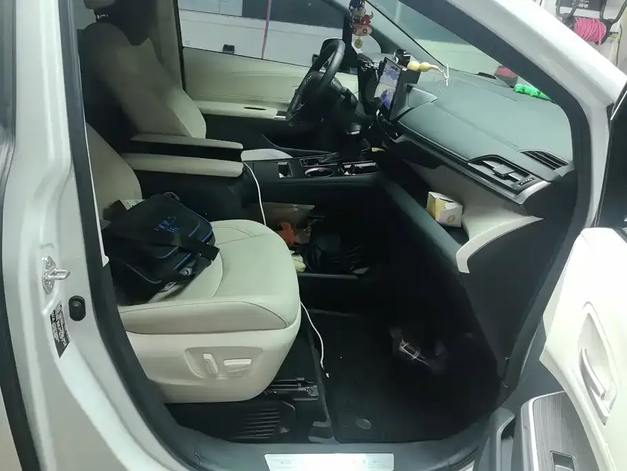 Toyota Granvia — фото 10